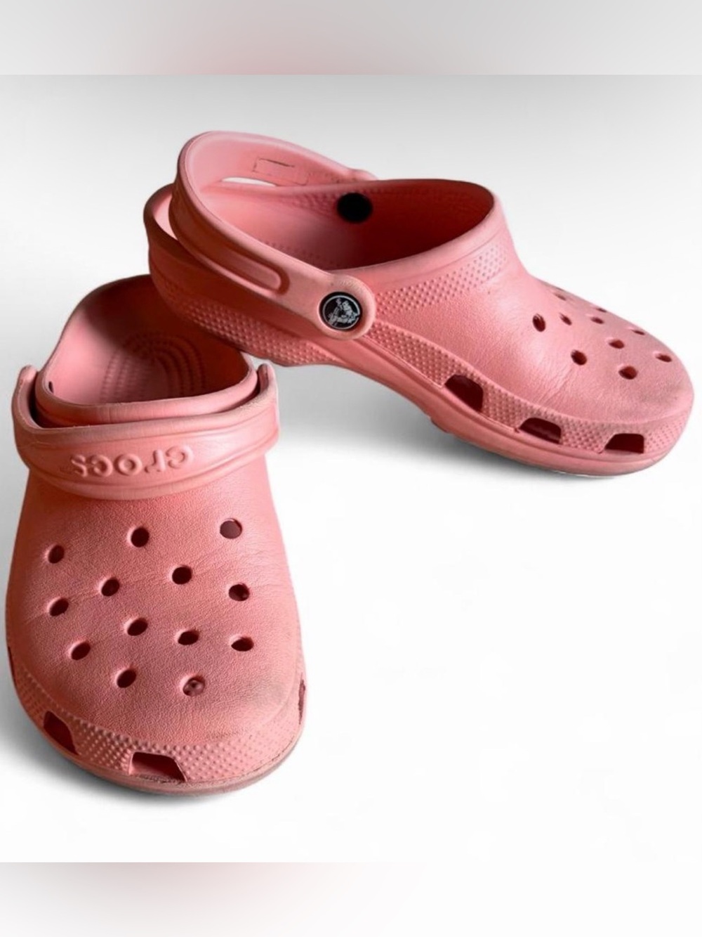 Crocs women’s size 6 coral slip on shoes